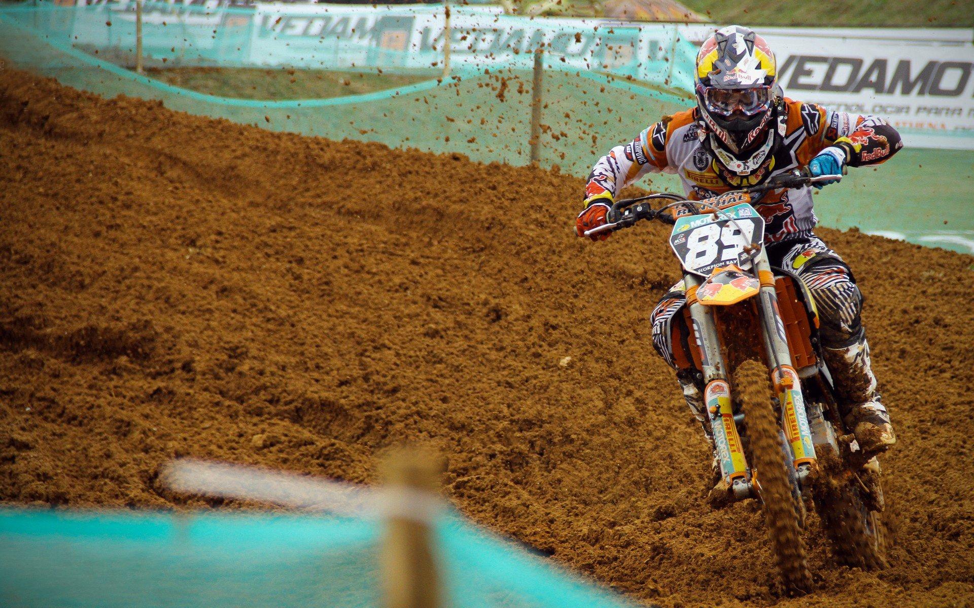 德甲联赛激战正酣，拜仁慕尼黑紧追榜首多特蒙德