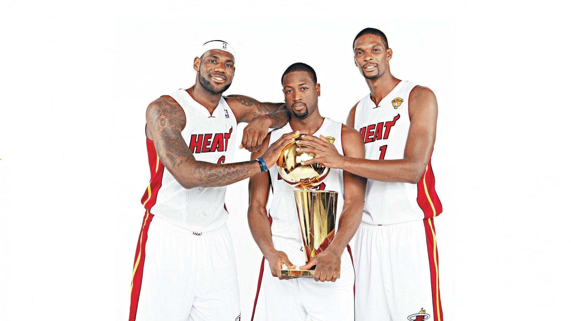 综合格斗巨星巅峰对决，传奇之战引爆全球格斗热潮